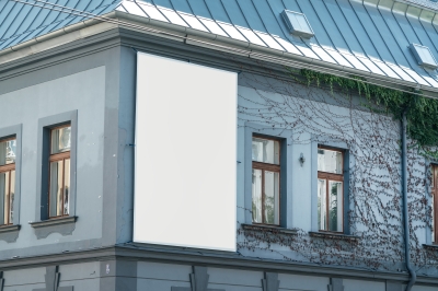 Reklama na elewacji wspólnoty mieszkaniowej